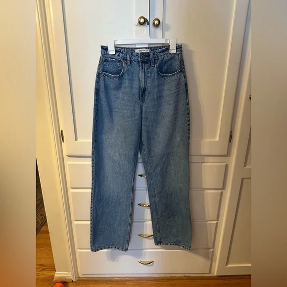 👖Abercrombie Curve Love High Rise Loose Jeans👖 - Picture 3 of 5